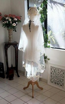 vintage 1970s wedding veil